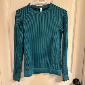 Lululemon size 6 ribbed blue long sleeve shirt
